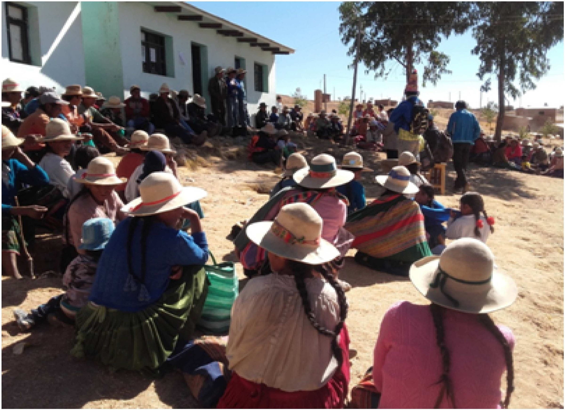 Gemeindeversammlung in Bolivien (Foto: Kindernothilfepartner) Gemeindeversammlung in Bolivien (Foto: Kindernothilfepartner)