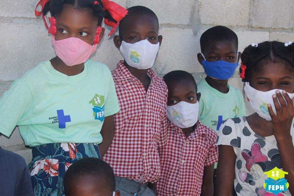 Haitianische Kinder mit Schutzmaske (Foto: Kindernothilfepartner) Haitianische Kinder mit Schutzmaske (Foto: Kindernothilfepartner)