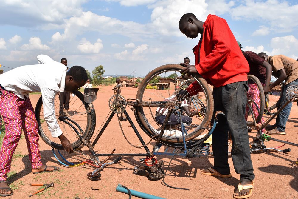 Fahrradmechaniker in Ruanda (Foto: Anderas Wagner) Fahrradmechaniker in Ruanda (Foto: Anderas Wagner)