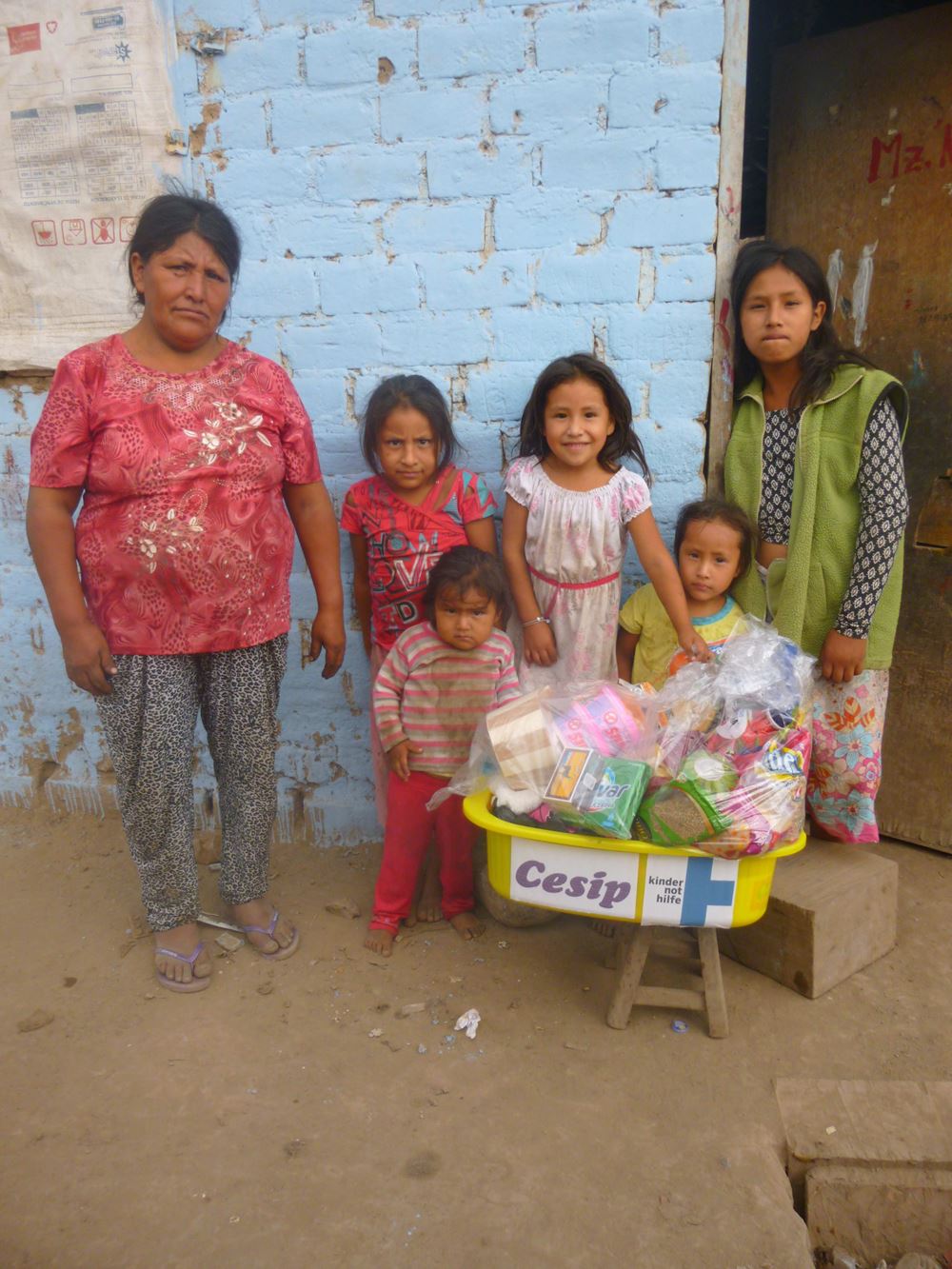 Familie Moran Silva - Verteilung von Hilfsgütern nach der Überschwemmung - Peru nach der Hochwasserkatastrophe im März 2017 Familie Moran Silva - Verteilung von Hilfsgütern nach der Überschwemmung - Peru nach der Hochwasserkatastrophe im März 2017