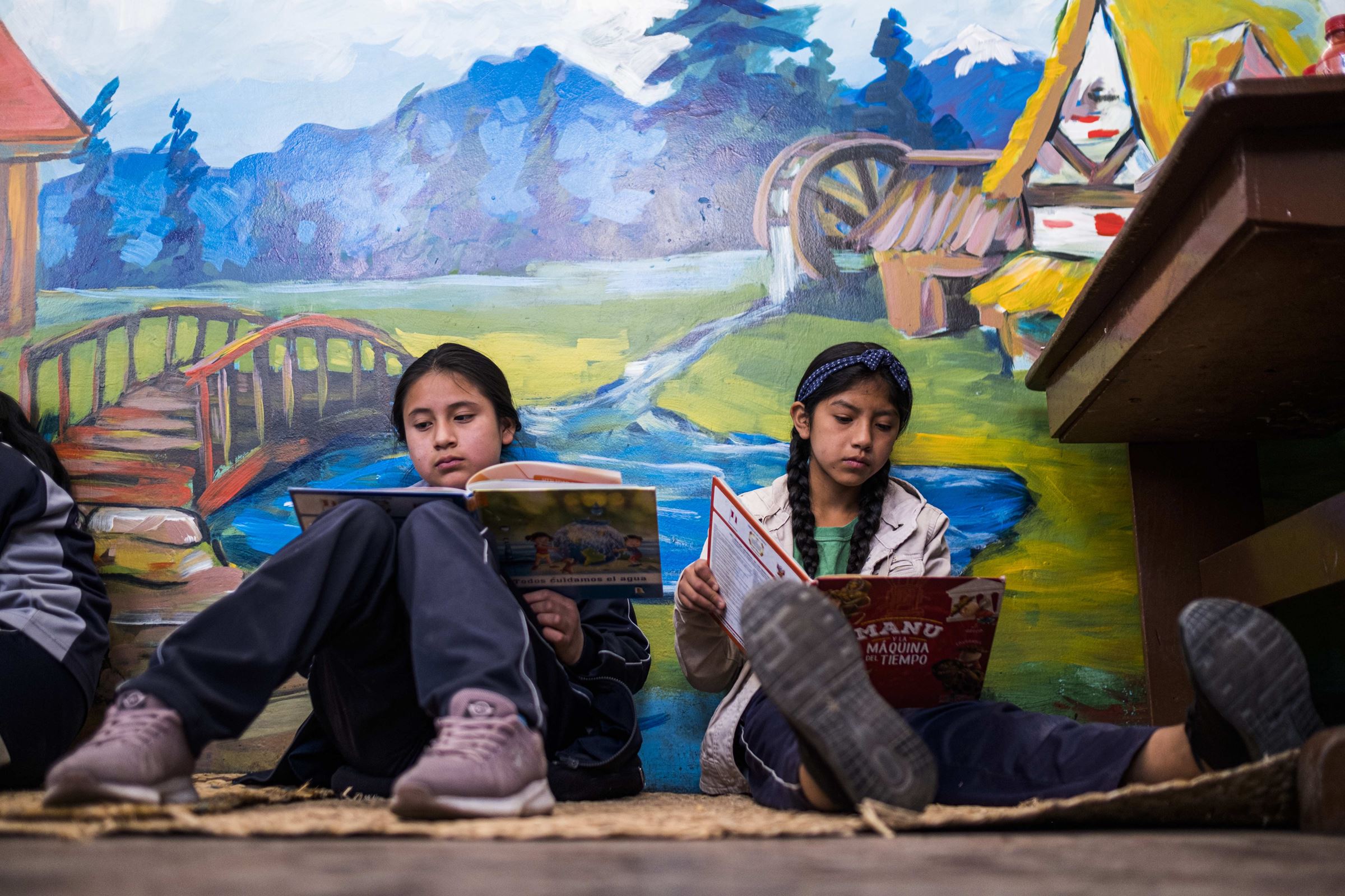 Lesen ist eine beliebte Freizeitbeschäftigung im Projekt in Cajamarca, Peru (Foto: Kindernothilfe) Lesen ist eine beliebte Freizeitbeschäftigung im Projekt in Cajamarca, Peru (Foto: Kindernothilfe)