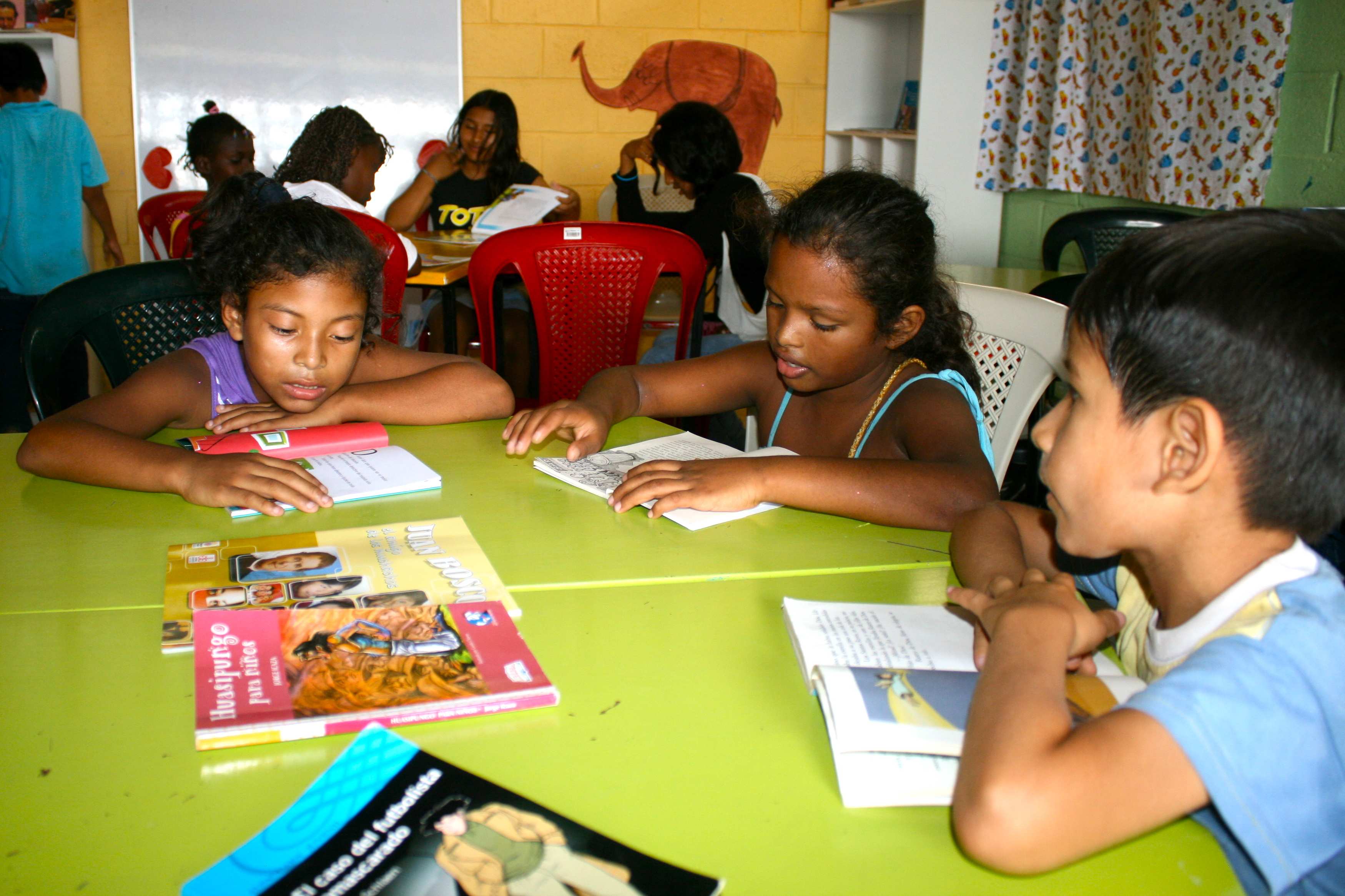 Lesen macht unabhängig. Lesen macht Freude. (Foto: Kindernothilfe) Lesen macht unabhängig. Lesen macht Freude. (Foto: Kindernothilfe)