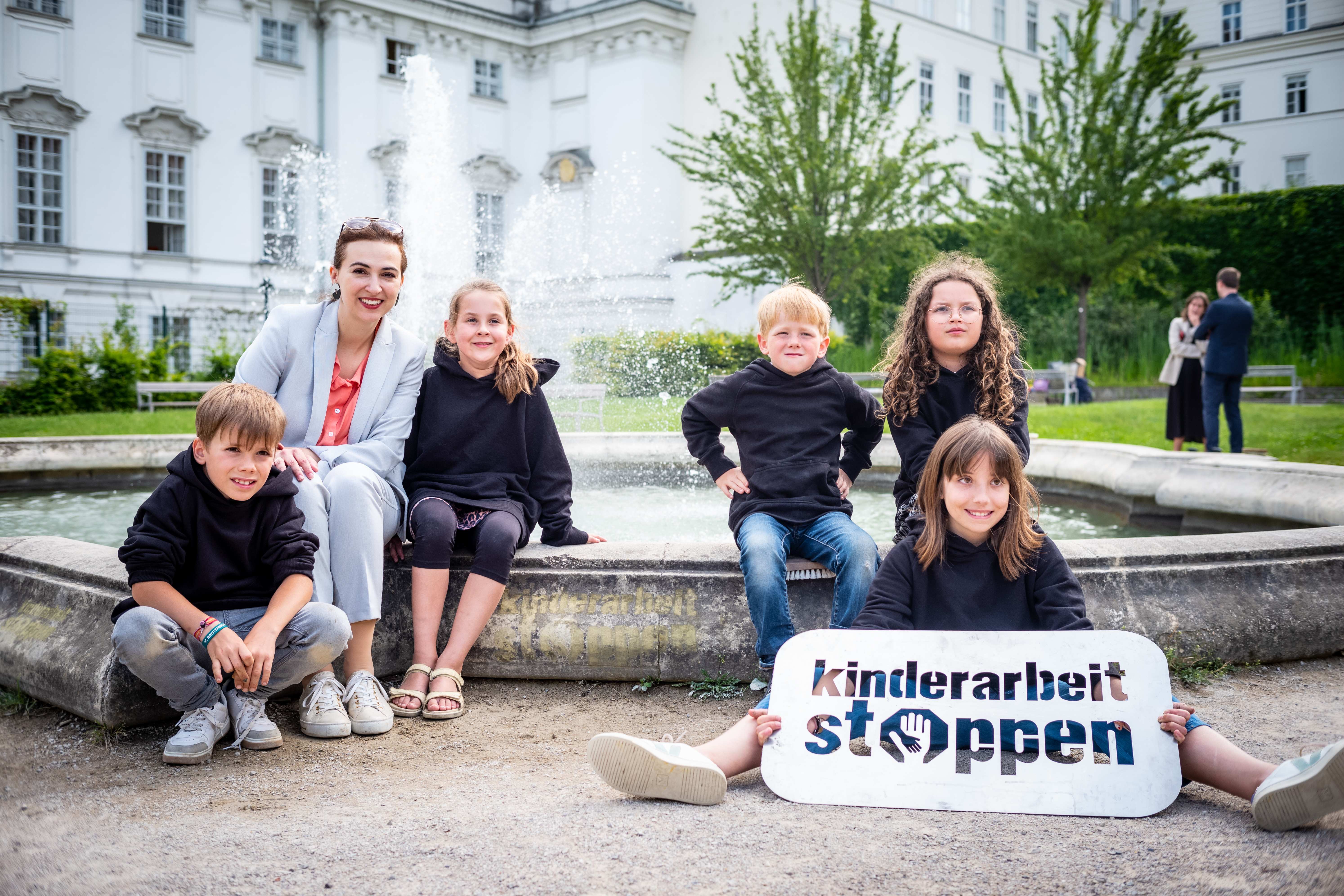 Justizministerin Zadic unterstützt unsere Initiative "Kinderarbeit stoppen" (Foto: Christopher Glanzl) Justizministerin Zadić unterstützt unsere Initiative "Kinderarbeit stoppen" (Foto: Christopher Glanzl)