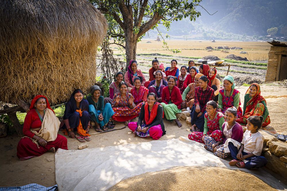 Die Frauen des Dorfes kämpfen mit Unterstützung der Kindernothilfe für die Rechte nepalesischer Frauen und Mädchen (Foto: Julia Brunner) Die Frauen des Dorfes kämpfen mit Unterstützung der Kindernothilfe für die Rechte nepalesischer Frauen und Mädchen (Foto: Julia Brunner)