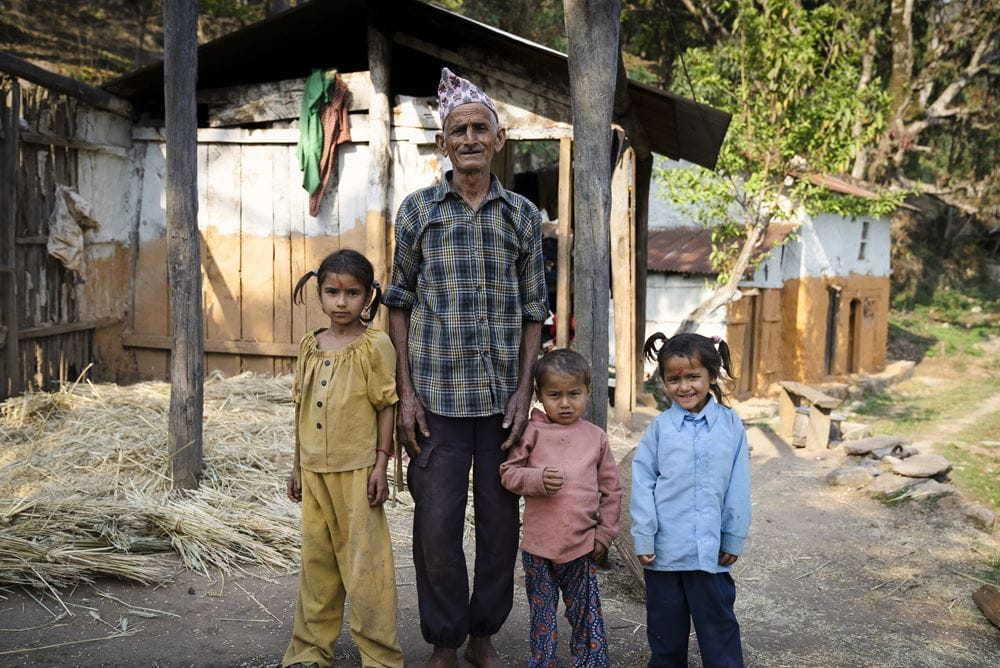 In vielen abgelegenen Dörfern Nepals braucht es dringend Leute von außen, die aufklären und erklären (Foto: Julia Brunner) In vielen abgelegenen Dörfern Nepals braucht es dringend Leute von außen, die aufklären und erklären (Foto: Julia Brunner)