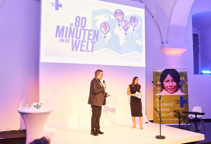 Julia Kogler und Gottfried Mernyi eröffnen einen kurzweiligen Abend (Foto: Andreas Zop) Julia Kogler und Gottfried Mernyi eröffnen einen kurzweiligen Abend (Foto: Andreas Zop)