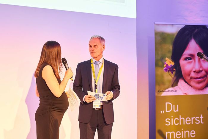 Kindernothilfe-Vorstandsvorsitzender Robert Fenz teilt seinen Eindruck über die Situation in Chile (Foto: Andreas Zopf) Kindernothilfe-Vorstandsvorsitzender Robert Fenz teilt seinen Eindruck über die Situation in Chile (Foto: Andreas Zopf)