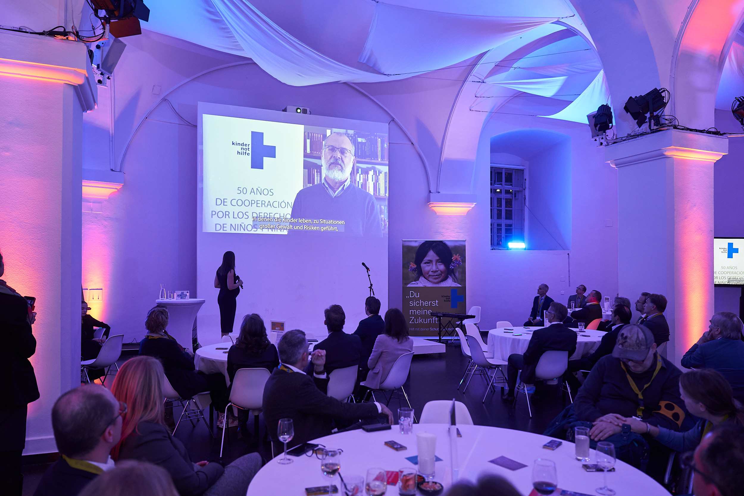 José Horacio Wood vom Kindernothilfe-Partner Fundación ANIDE mit einer Videobotschaft aus Chile (Foto: Andreas Zopf)