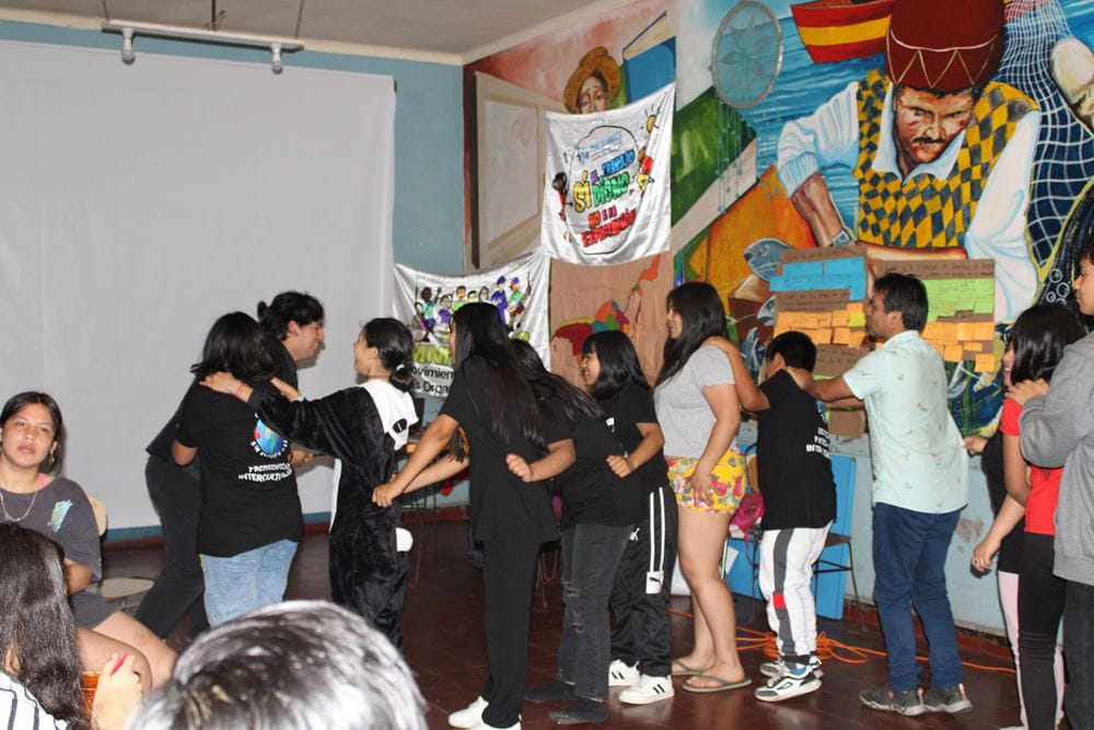 Drei-Länder-Treffen der arbeitenden Kinder und Jugendlichen in El Quisco, Chile (Foto: María Elena Vásquez) Drei-Länder-Treffen der arbeitenden Kinder und Jugendlichen in El Quisco, Chile (Foto: María Elena Vásquez)