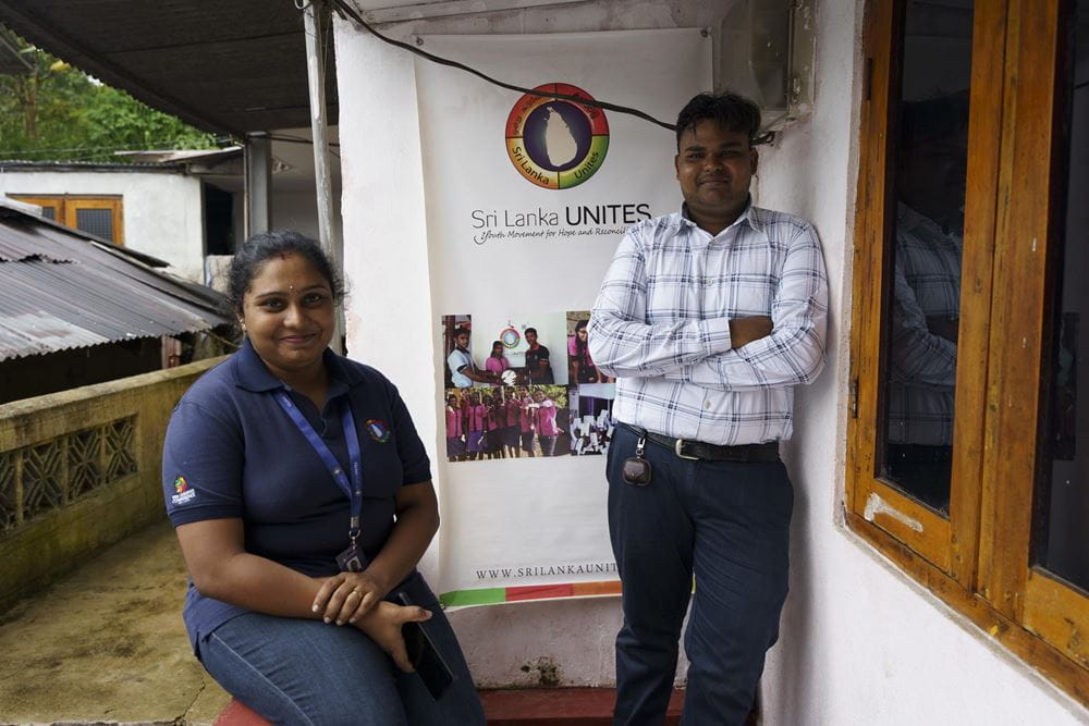 Lehrerin Shanmugaraja Kanishiya mit Mitarbeiter Ulaganathan Shanmuga Priyan (Quelle: Christian Nusch) Lehrerin Shanmugaraja Kanishiya mit Mitarbeiter Ulaganathan Shanmuga Priyan (Foto: Christian Nusch)