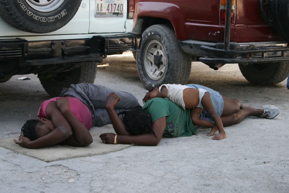 Frauen in Armut und extremer Armut sind wie in den Anfängen der Gwoup dantred Bewegung auf die gegenseitige Unterstützung angewiesen (Foto: Jürgen Schübelin) Frauen in Armut und extremer Armut sind wie in den Anfängen der Gwoup dantred Bewegung auf die gegenseitige Unterstützung angewiesen (Foto: Jürgen Schübelin)