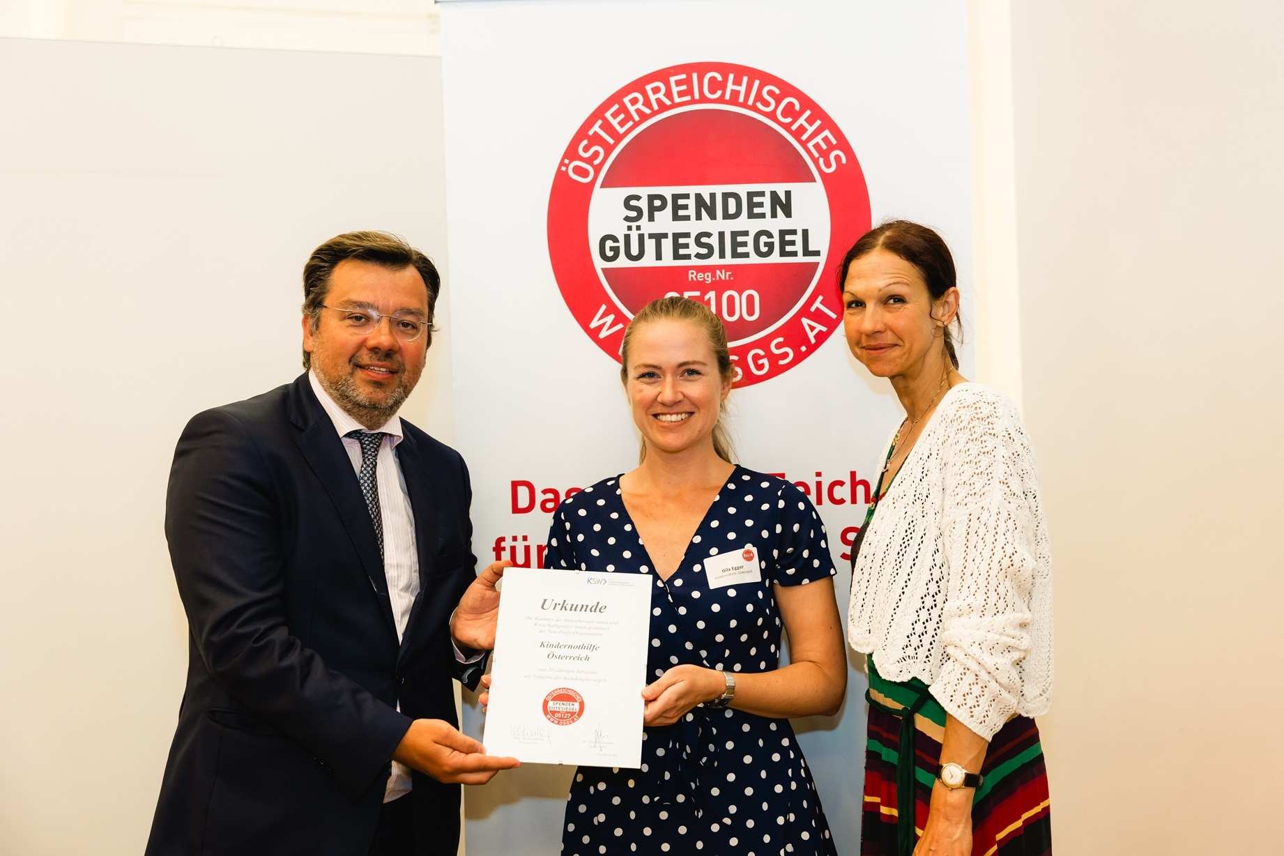 Im Rahmen des 11. OSGS Forums wurden wir von der Kammer der Steuerberater*innen und Wirschaftsprüfer*innen für unser 20-jähriges Jubiläum als Trägerin der Österreichischen Gütesiegels geehrt (Foto: Sima Prodinger)