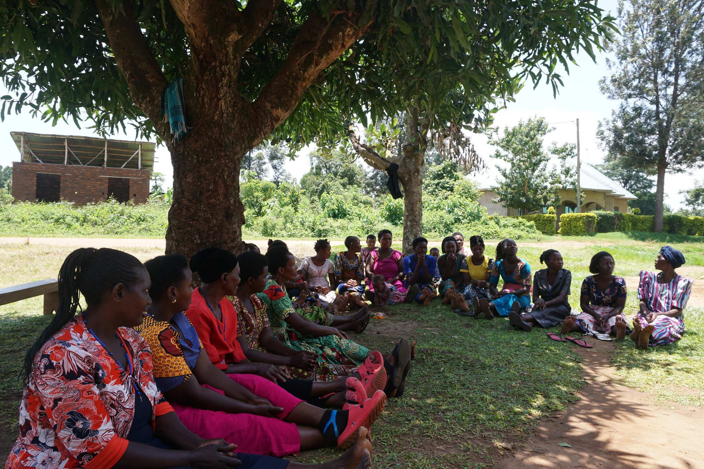 Treffen einer Selbsthilfegruppe in Uganda. (Foto: Weber/Wagner) Treffen einer Selbsthilfegruppe in Uganda. (Foto: Weber/Wagner)