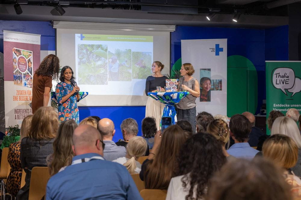 Präsentation Jubiläumskochbuch 30 Jahre Kindernothilfe Österreich im Thalia Wien Mitte. (Foto: Sandra Oblak) Präsentation Jubiläumskochbuch 30 Jahre Kindernothilfe Österreich im Thalia Wien Mitte. (Foto: Sandra Oblak)