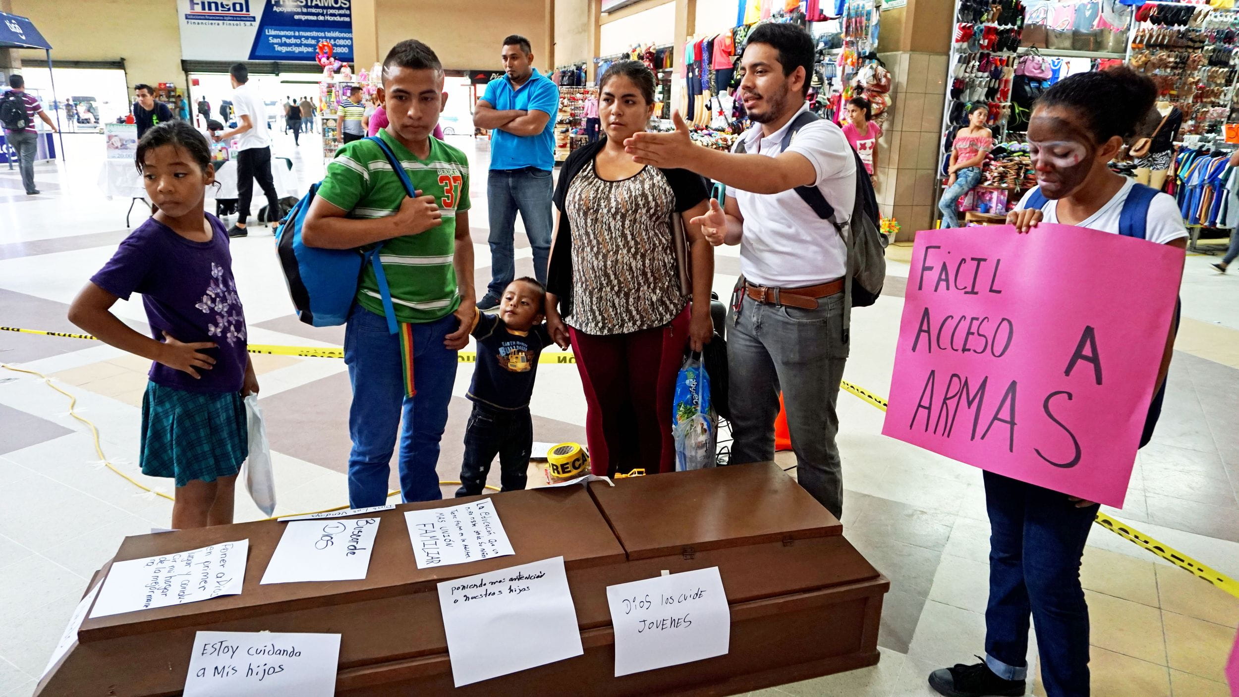 Kinder und Jugendliche in Honduras demonstrieren gegen Gewalt. (Quelle: Lorenz Töpperwien)