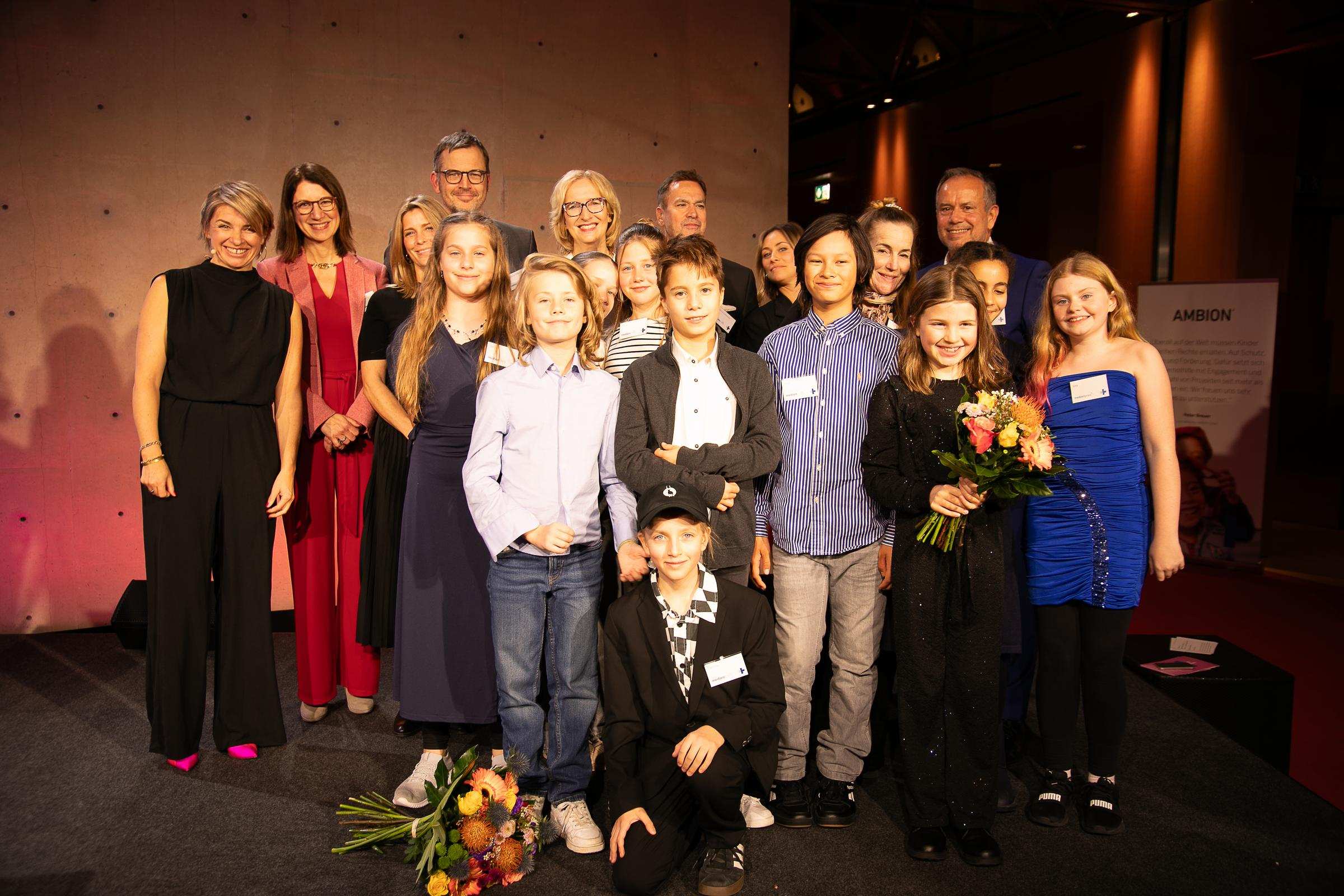 Gruppenfoto des 26. Medienpreis der Kindernothilfe (Quelle: Kindernothilfe) Gruppenfoto des 26. Medienpreis der Kindernothilfe (Quelle: Kindernothilfe)